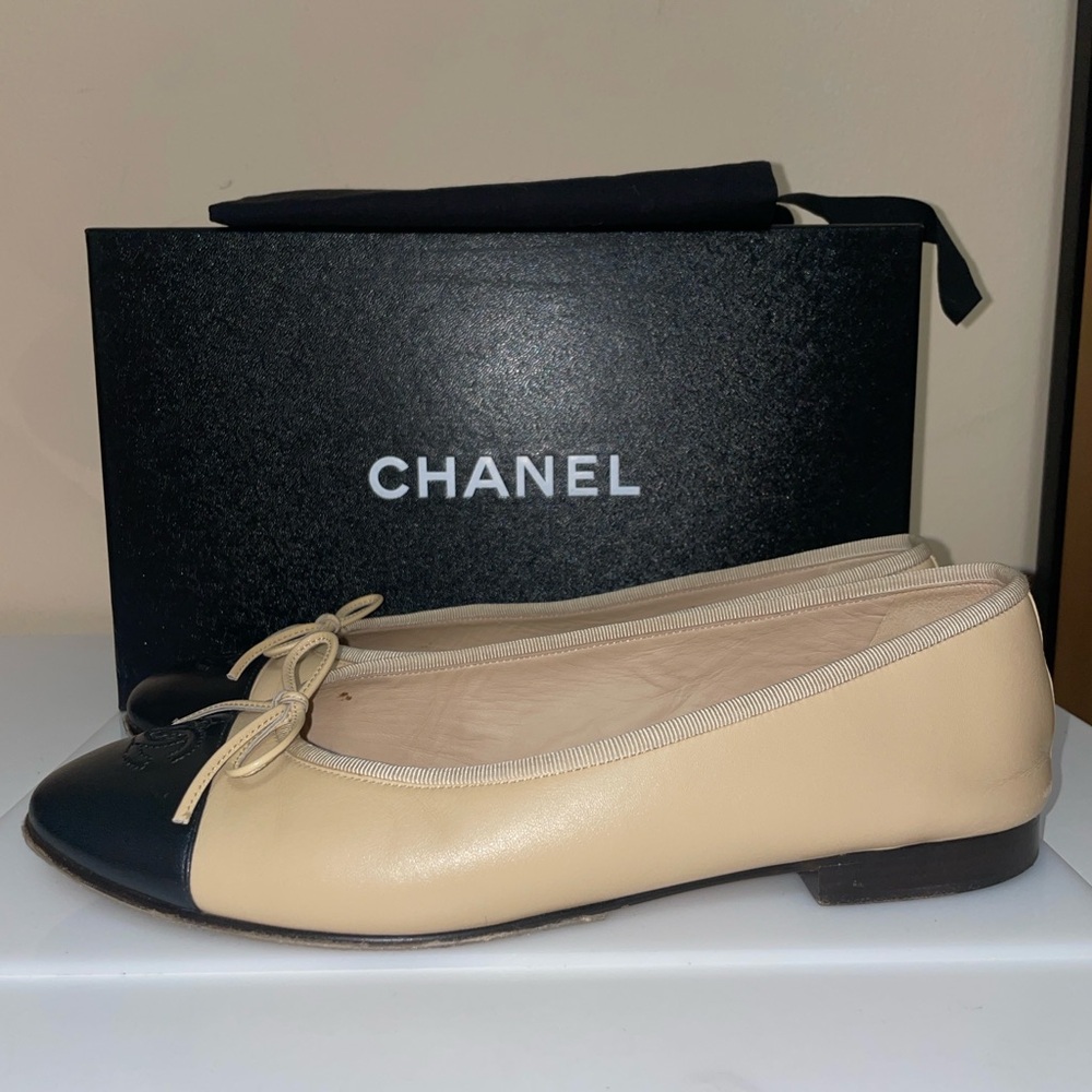 CHANEL Lambskin Leather Beige/Black Ballet Flats Size 40.5